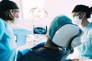 Dental-Implant-Examination-Look-Out-For